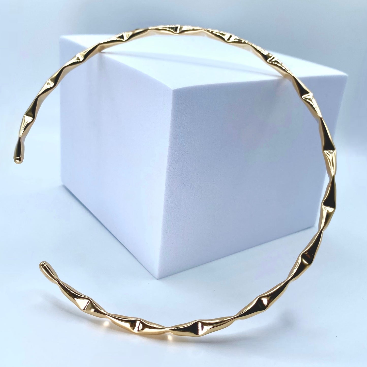 "Inertiatic" Dented Cuff Choker